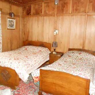 Jura Houseboat, Srinagar 2